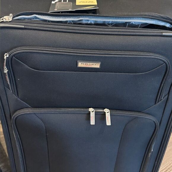 Pacific Coast Signature 28″ Softside Spinner Upright Luggage – Black - Picture 9 of 10